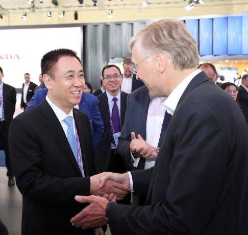 许家印恒驰现状,许家印携管理团队体验恒驰