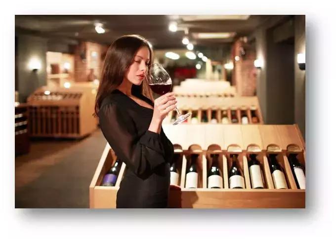 1小时卖出2500万酒,99元6瓶红酒醉鹅娘