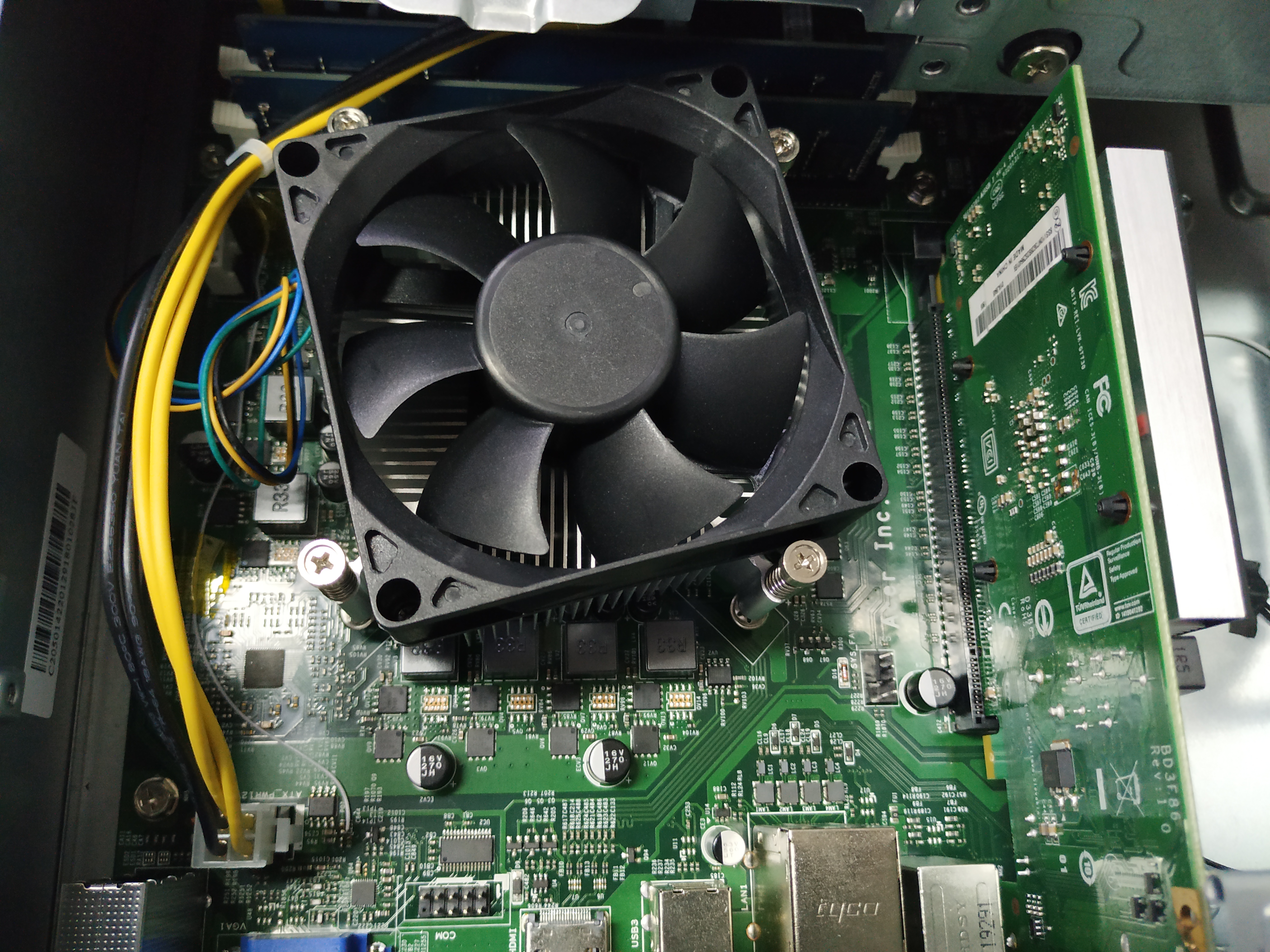 办公电脑可以打英雄联盟吗,办公电脑加装显卡能玩英雄联盟吗