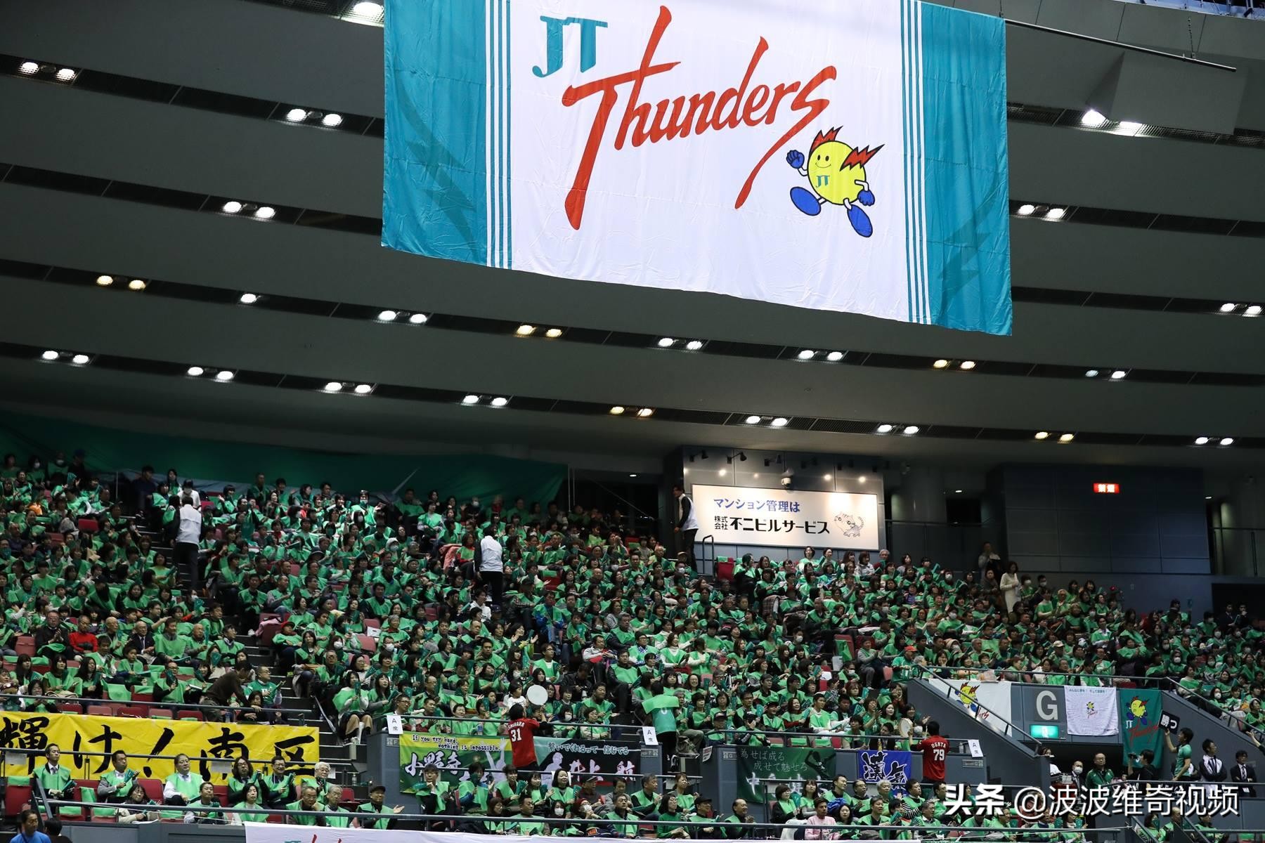 朱婷扣球惊呆裁判,朱婷单脚背飞式绝杀张常宁