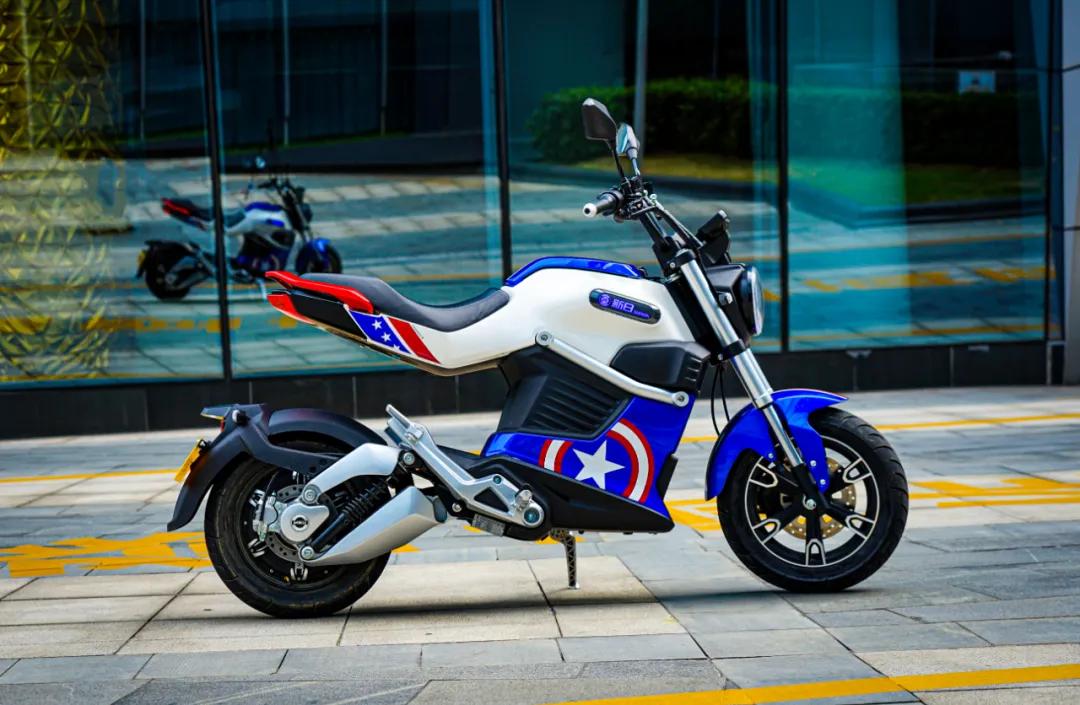 黑科技的电摩MIKUSuper：汽车级锂电双芯双动力指纹解锁