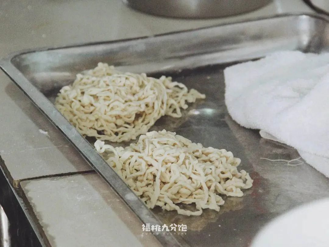 王宝强吃面道士下山,道士下山吃面图片