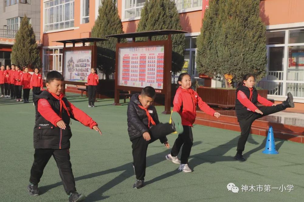 神木第一小学拔河比赛,小学体育优质课简报