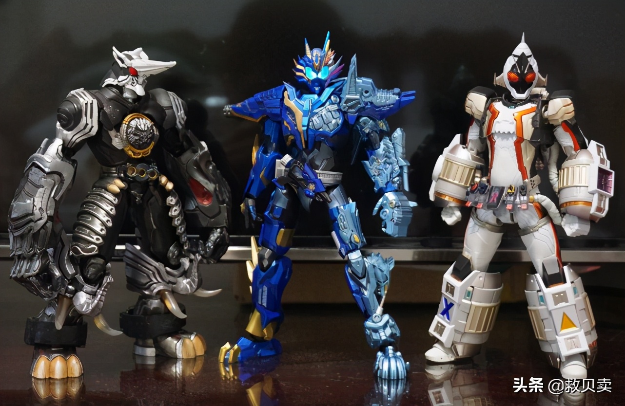 假面骑士：未婚妻卖万元模型*爱做**心晚餐，男子含泪吃两大碗