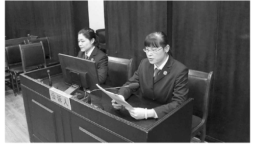 法庭上，被告人称“从没贩过毒”。针对上述辩解，公诉人缜密讯问，被告人最终承认—他给别人“代购”了*品毒**