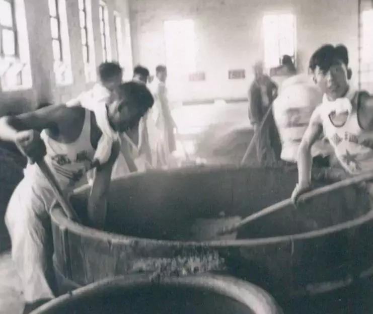 瑗垮嚖閰掓劅鍙楀崈骞寸櫧閰掔殑鐙壒榄呭姏,閲嶈蛋涓濈桓涔嬭矾鎰熷彈涓浗鏂囧寲