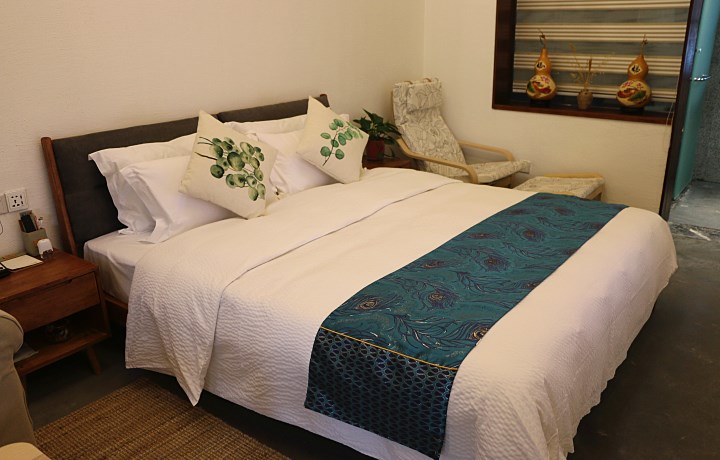 来袁家村花田月下住民宿，咥陕西美食、泡酒吧，逛民俗！