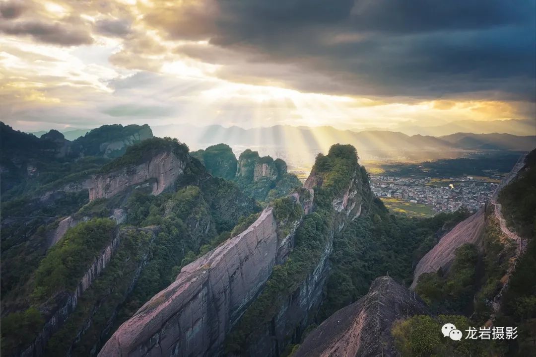 @龙岩人，让我们跟随无人机，一起飞跃闽西