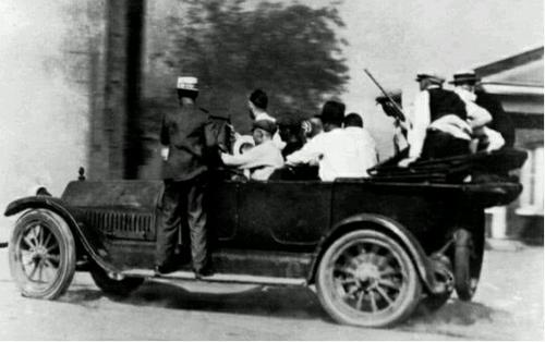 黑人天生自甘堕落？看看被美国白人摧毁的“黑人华尔街”吧