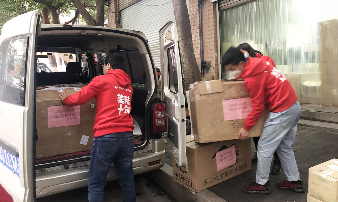 眼镜人在行动|疫情下的「空城」重庆，爱心在蔓延