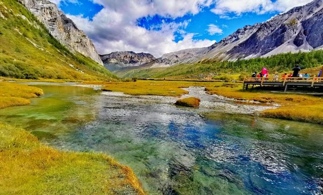 稻城亚丁几月份去最好呢,稻城亚丁几月份去最好海拔多高