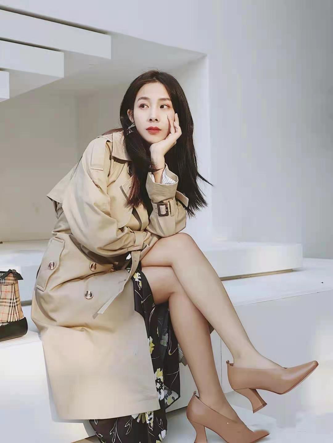 秋季流行的风衣穿搭,秋季风衣经典穿搭