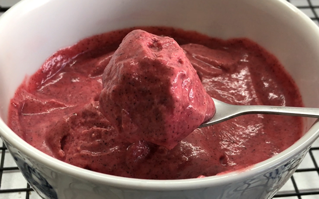 火龙果不要直接吃了简单易做,火龙果冰激淋怎么做