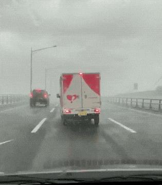 搞笑gif狗子我为这个家操碎了心,搞笑gif图片狗子都开始学坏了