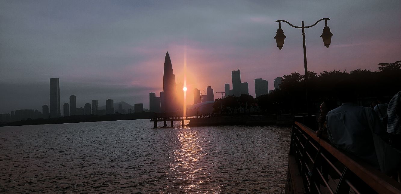 最美好的年纪活成了最糟糕的自己,在最好的年纪里过着最悲哀的生活