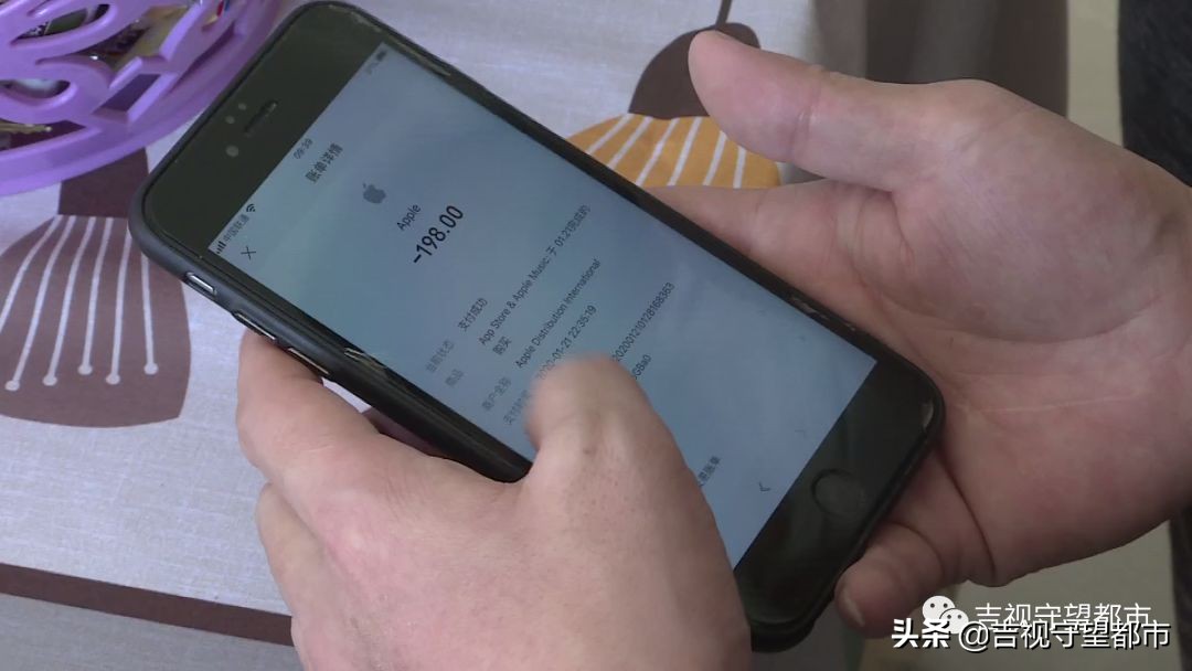 男孩为玩手游充值2万,男孩为了游戏充值22万