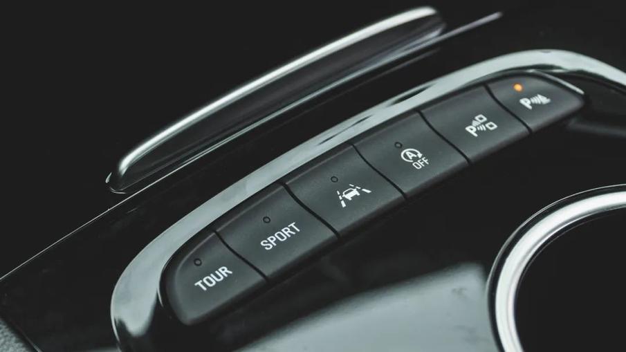 2021款别克君威gs试驾,2017款别克君威gs尊贵皇室蓝试驾