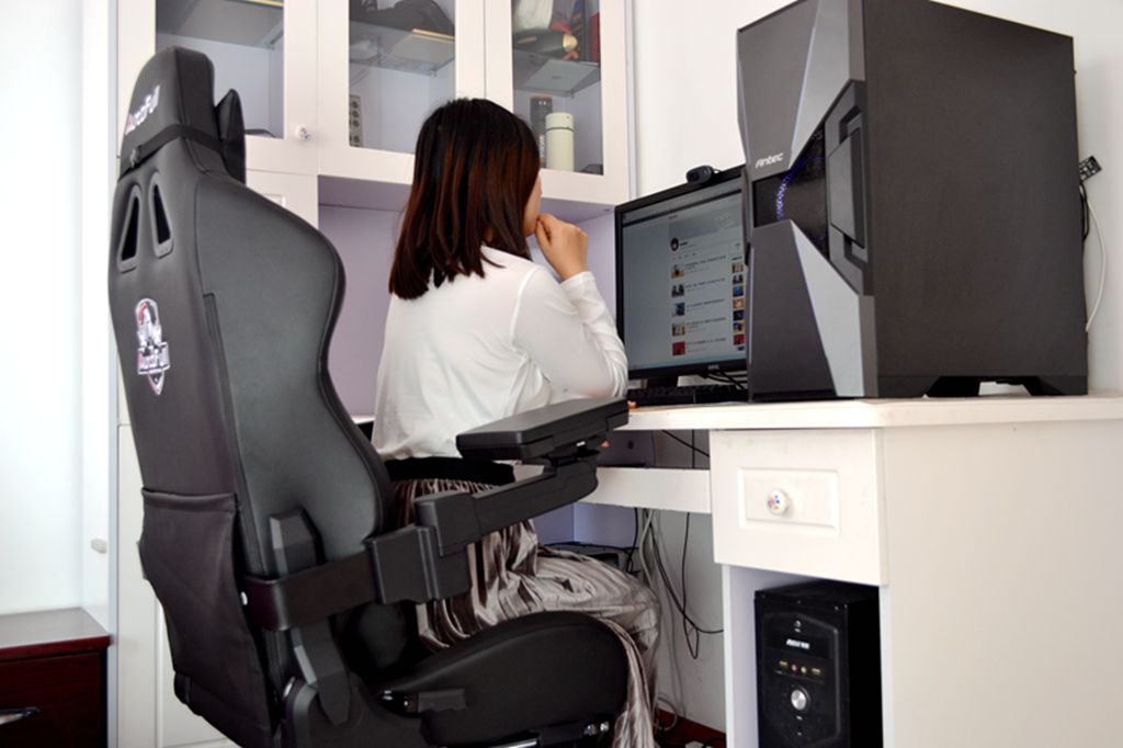 为吃鸡而生的傲风电竞椅,傲风电竞椅和雷蛇电竞椅哪个好