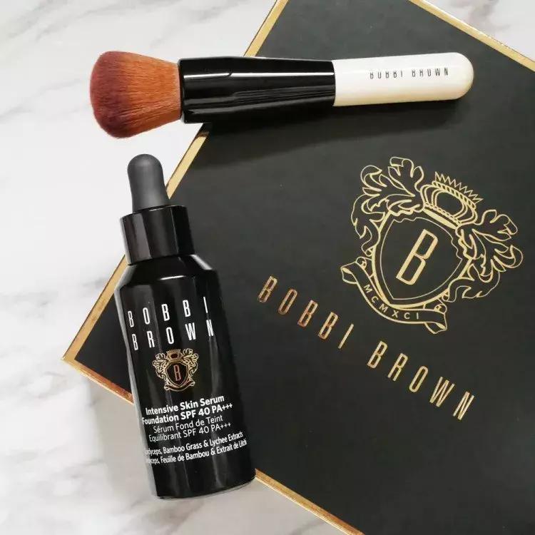 用了粉底液感觉脸颜色还是红红的,用了粉底液皮肤变好了