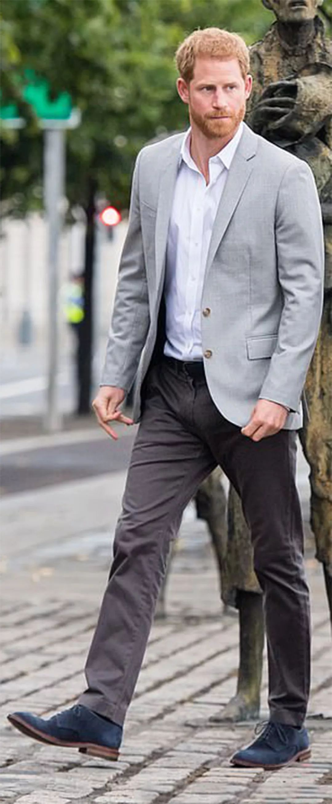 英国女王穿鞋子不磨脚,英女王喜欢穿二脚鞋