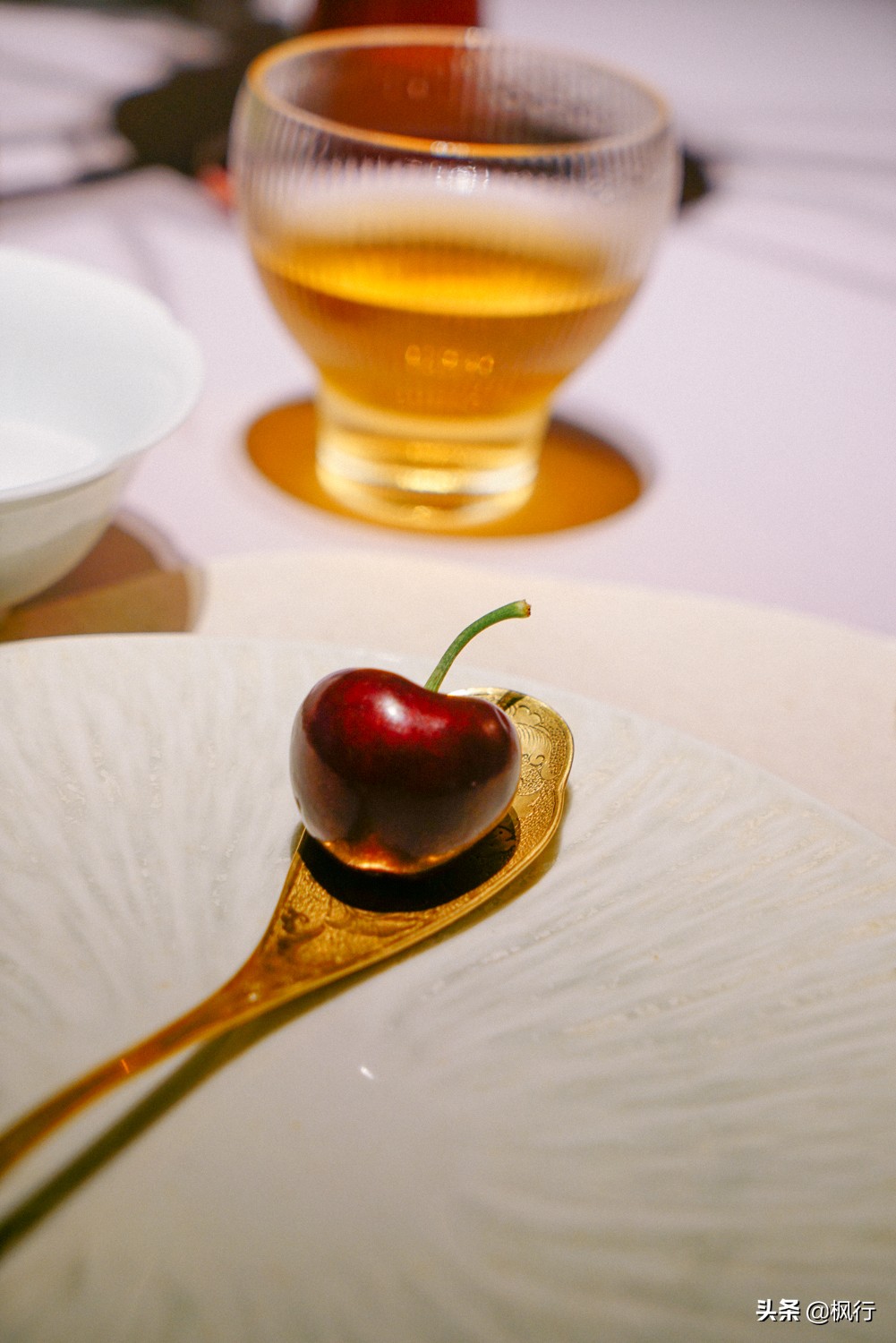 这家北京二环内的粤菜馆，装修获大奖，松板肉、乳鸽、罗氏虾惊艳