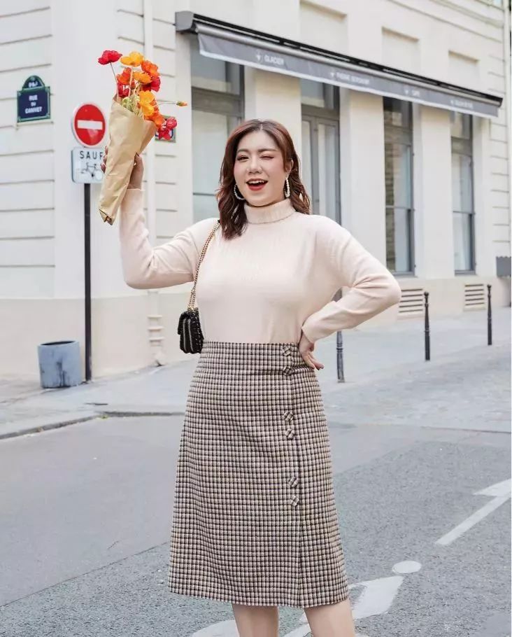 谁说胖女孩不能美?这样穿搭照样美爆炸