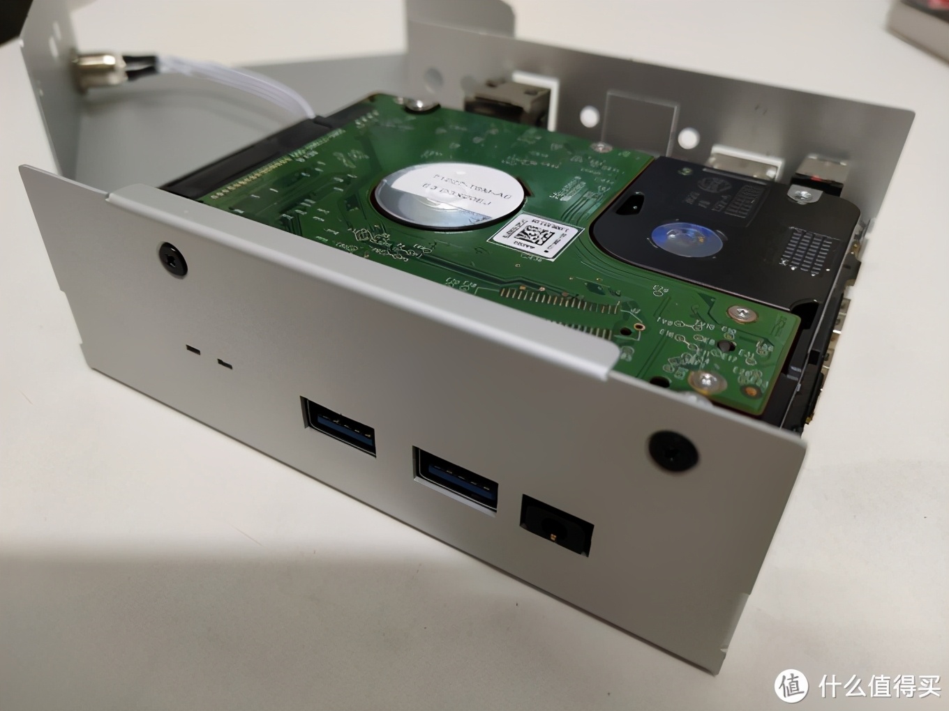 华硕UN66简单评测：小巧、精致、性能强