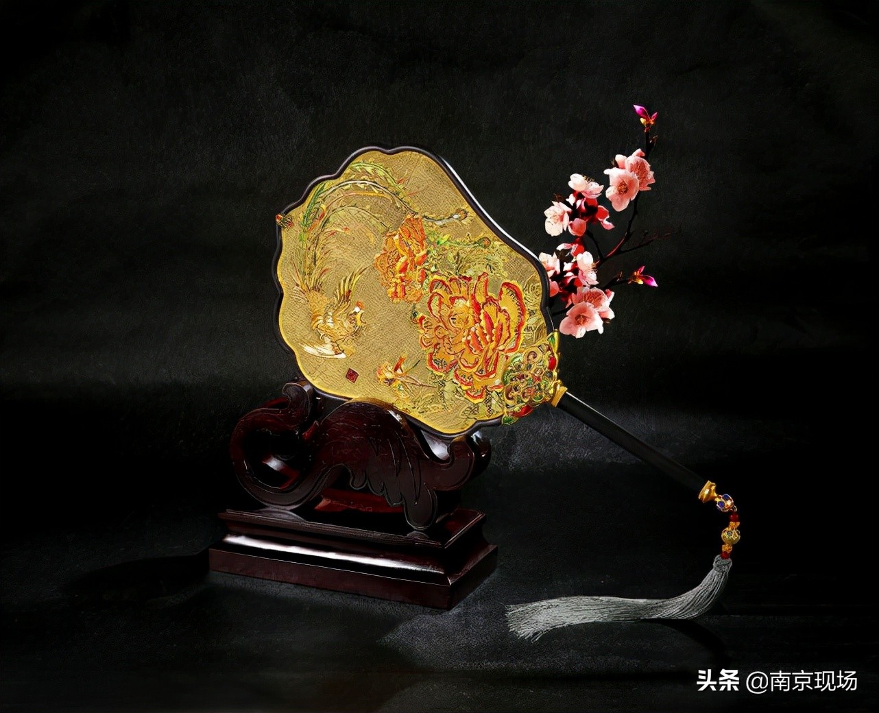 “玫瑰绽放美好可期”宝庆银楼新街口旗舰店盛装开启