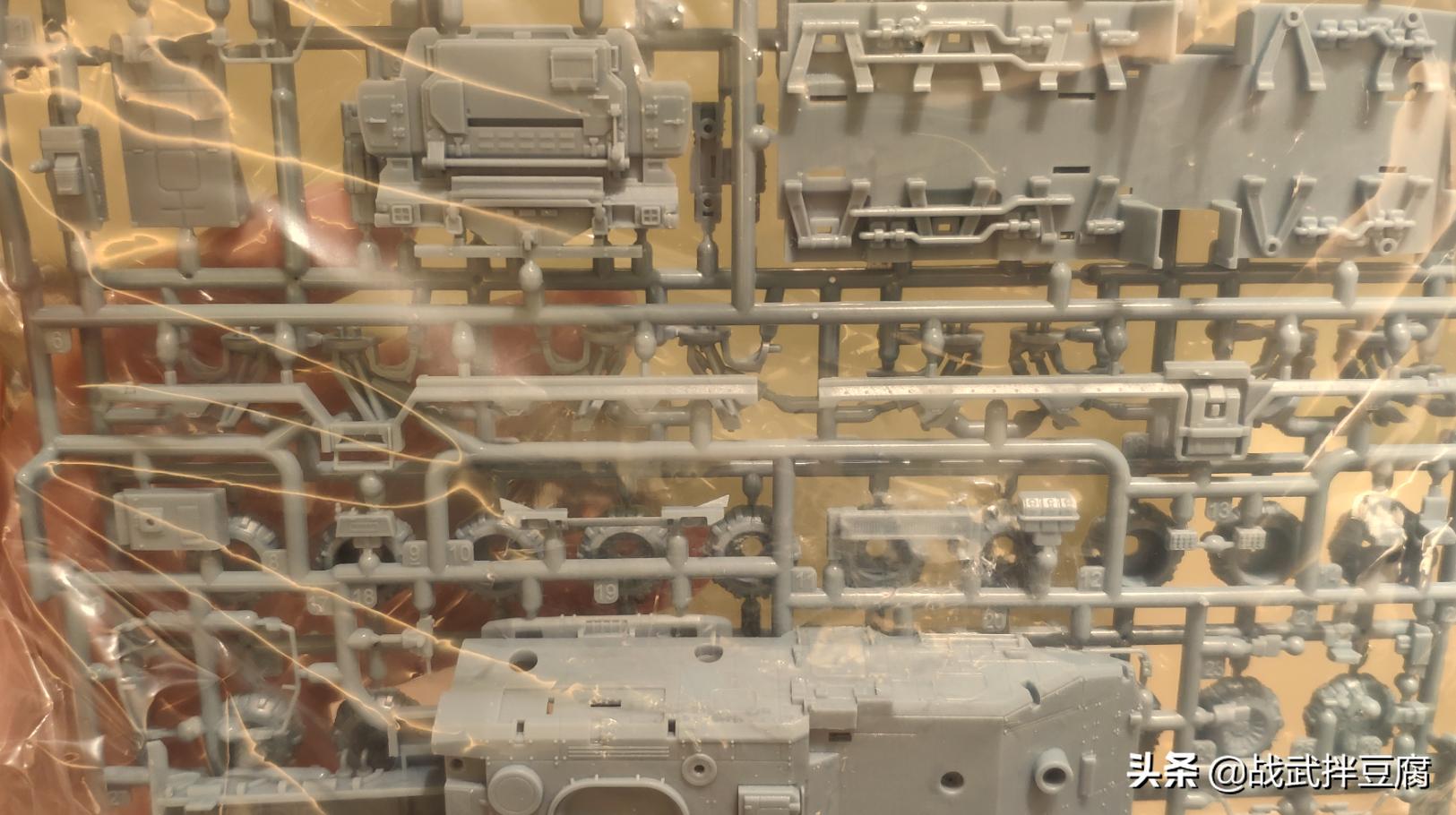 流浪地球运输车模型开箱视频,载具模型流浪地球