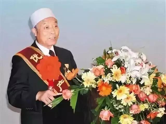 老人46年坚持为山里老人放电影,老人46年来坚持进山为村民放电影