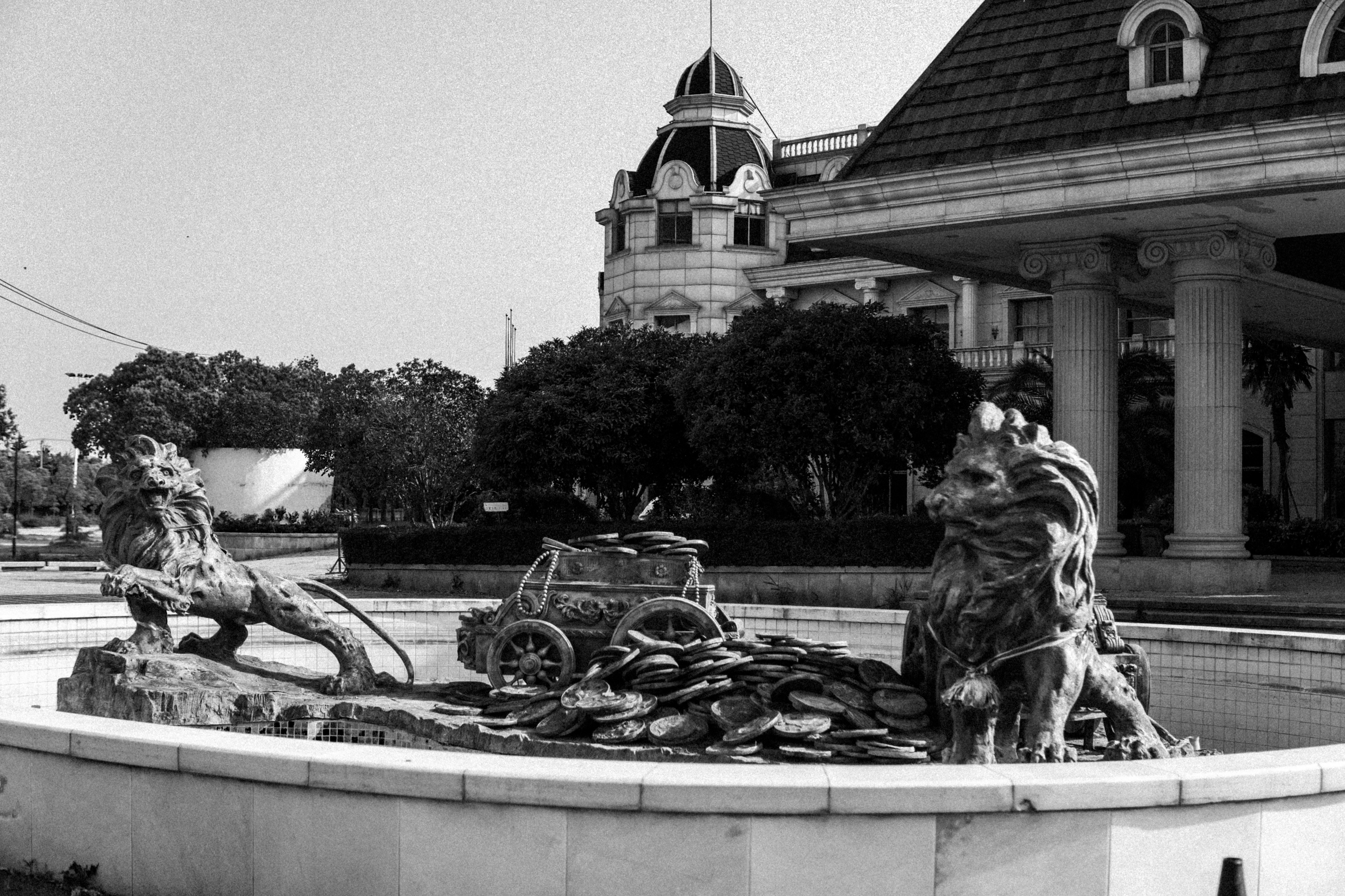 开着曾经的最美大众探寻废弃城堡，如今B6迈腾还值得购买吗？