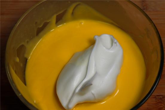 最简单的蛋糕做法不回缩不开裂,五分钟懒人蛋糕做法不用柠檬