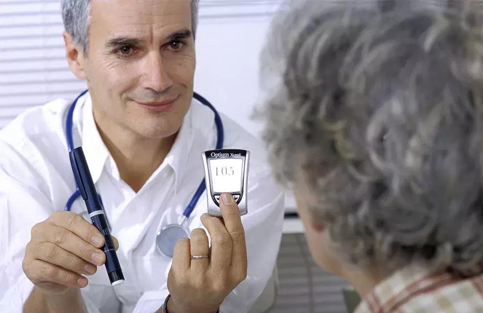 糖尿病引发的看不清东西怎么治疗,糖尿病难以被发现的原因