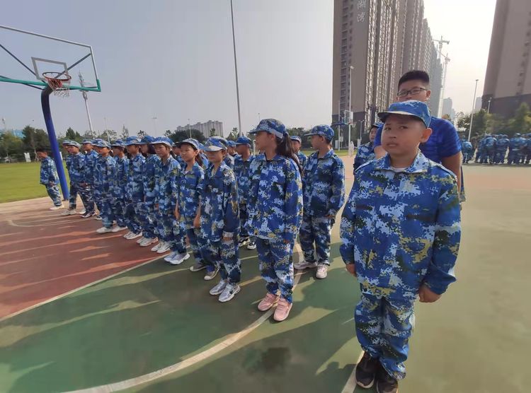 青春在磨砺中成长新高一军训,青春飞扬军训