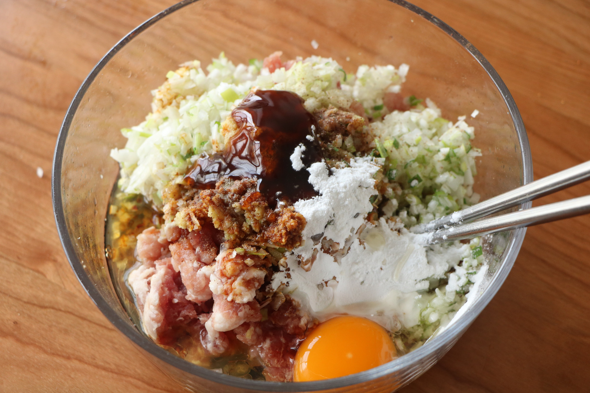 大葱肉饺子调馅儿的方法,大葱猪肉馅儿的饺子怎么调好吃