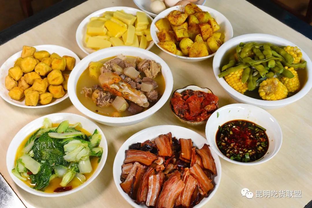 自驾29分钟到，昆明边大片红将军成熟可摘，1口糖心甜蜜又多汁