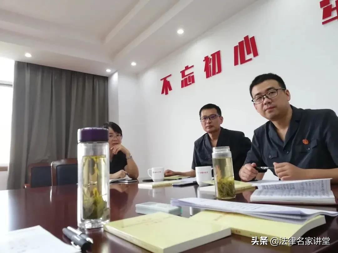 开庭的时候法官对自己态度很严厉,开庭法官对你态度很好