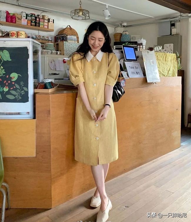 夏天穿鞋不要选这3个“颜色”，容易显脚黑，还不洋气