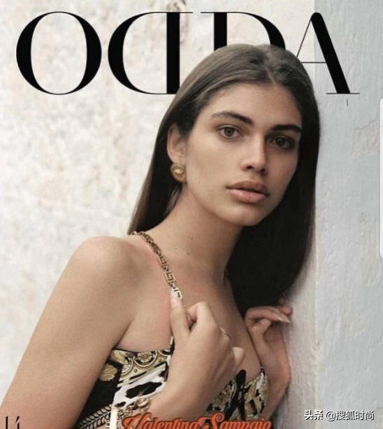 深度|维密启用变性人,巴塞泳池开放裸泳,无性别时代悄悄来临?