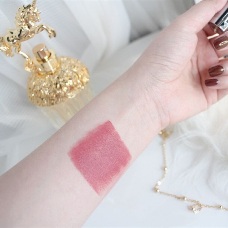 李佳琦推荐，大牌口红最值得购买的豆沙色！你有没有？