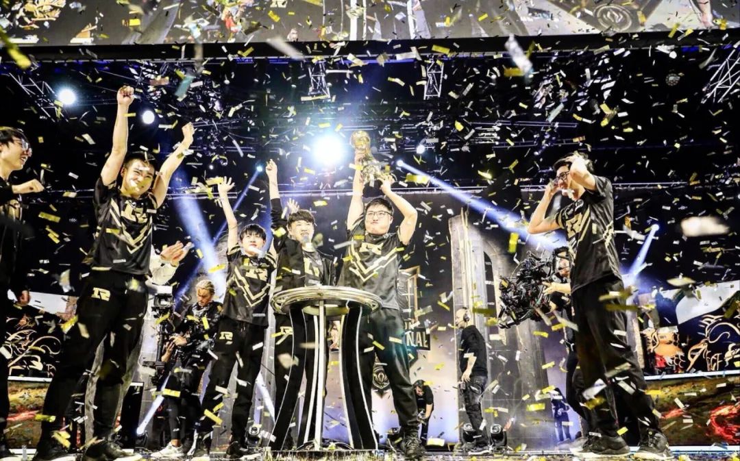 中国车手周冠宇f1赛车,中国车手周冠宇首夺f2冠军