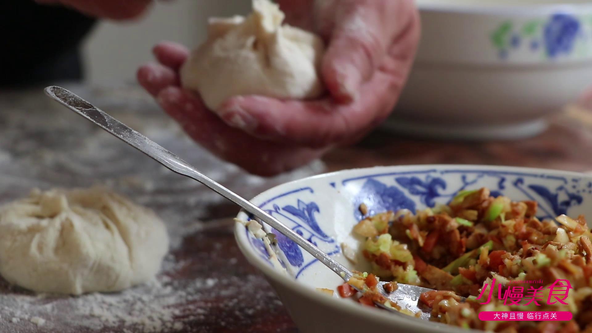 水煎包煎时水和面的比例是多少,水煎包的做法面糊和水比例