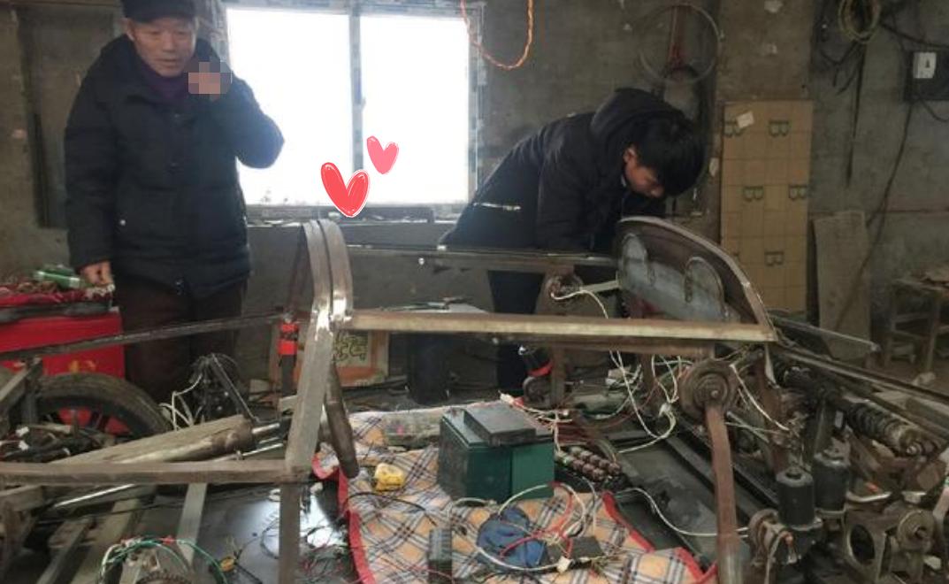 有种爷爷叫“别人家的”,树干、床垫做豪车,更有跑车“大黄蜂”