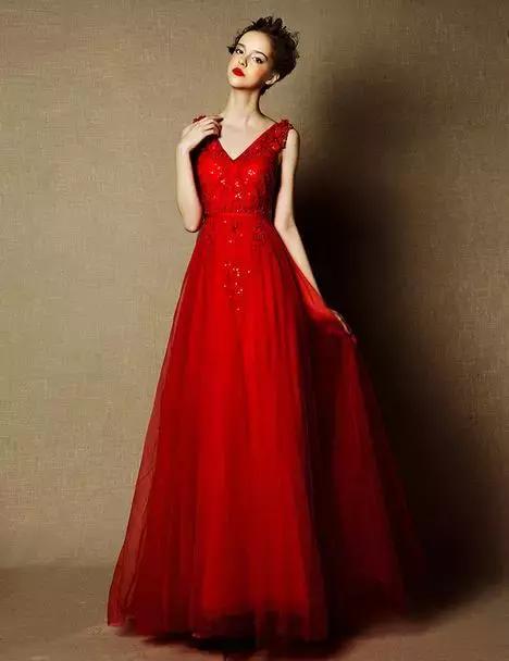 红色婚纱应该怎么搭配,红色礼服男士西装搭配