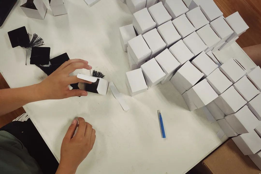 豪！这所高校为本科毕业生发水晶，硕士发蓝宝石，博士发钻石