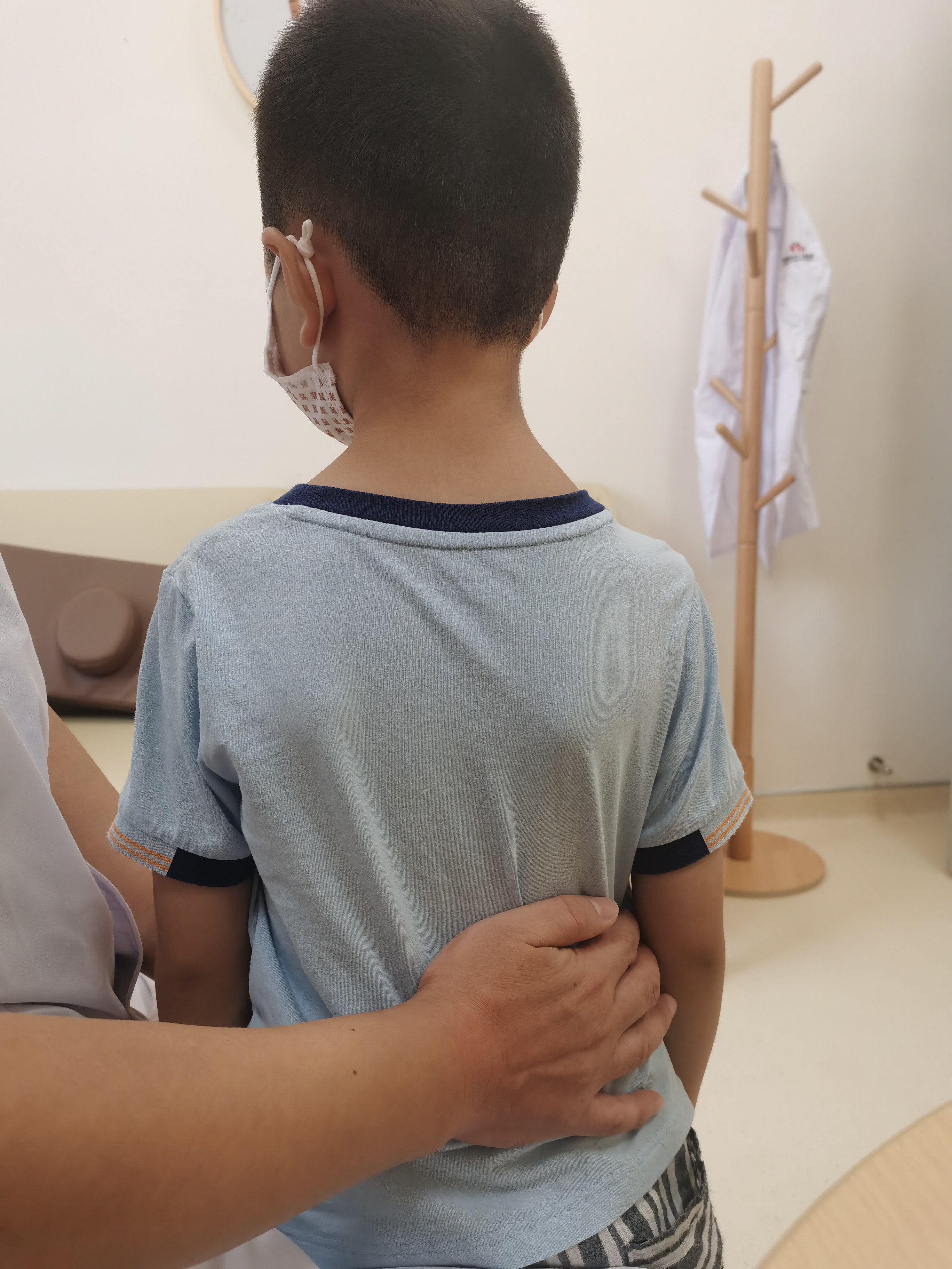 小儿落枕,小儿落枕解决办法图解