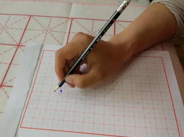 握笔写字正确姿势视频教程幼儿,握笔写字的正确方法和姿势