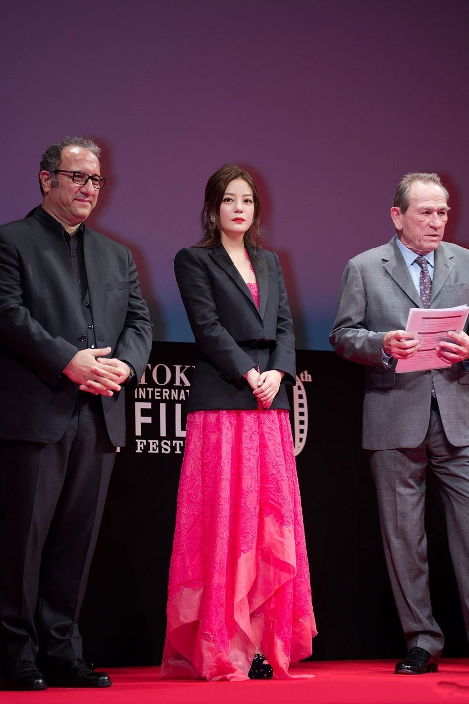 赵薇中长款西装,44岁赵薇的穿搭