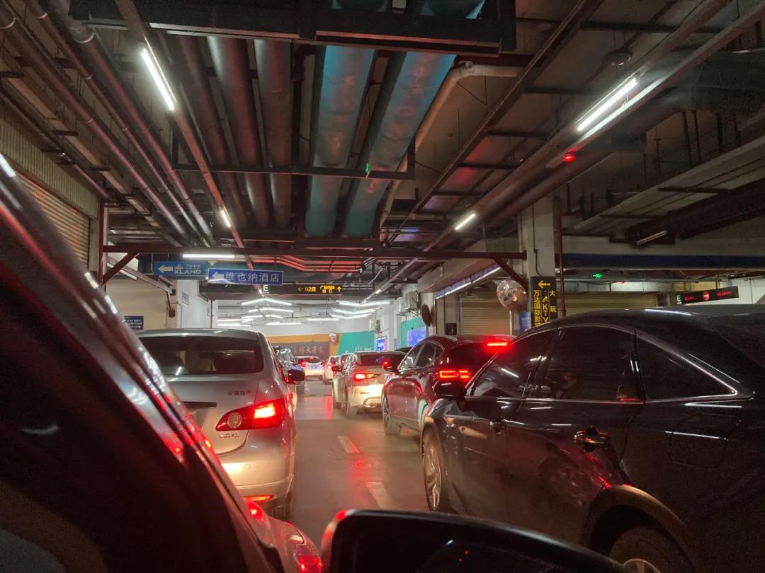 商场停车费收取标准半小时免费,江门停车场收费管理办法