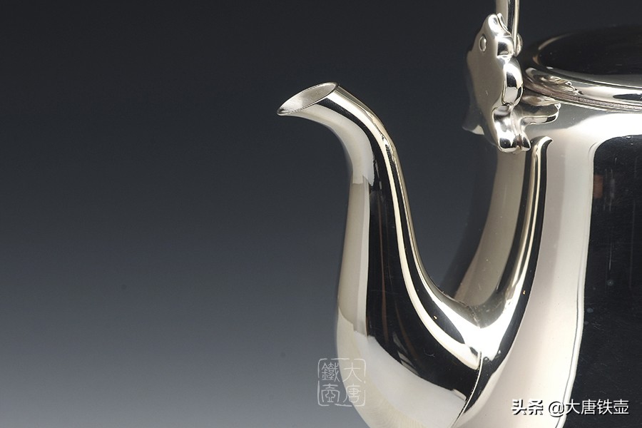 日本老银壶和老铜壶哪个有价值,最经典的日本银壶